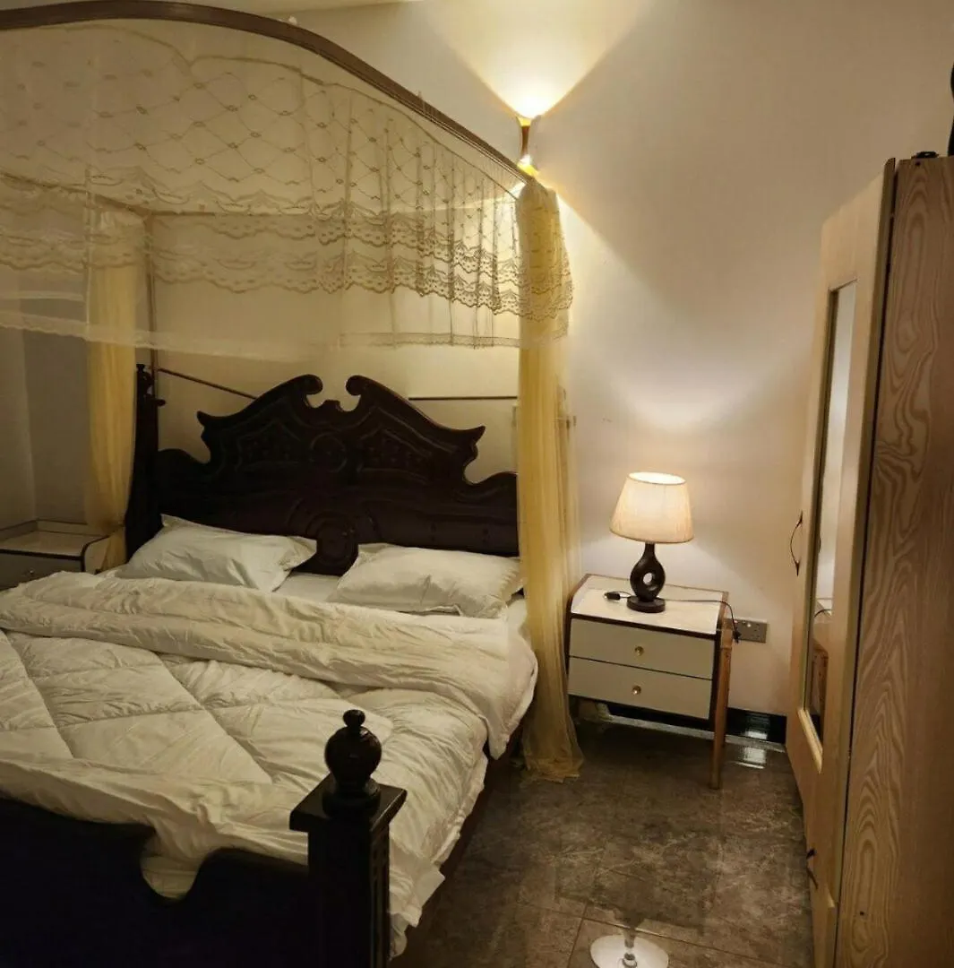 Lakefront Luxury Retreat Munyonyo Kampala 0*,