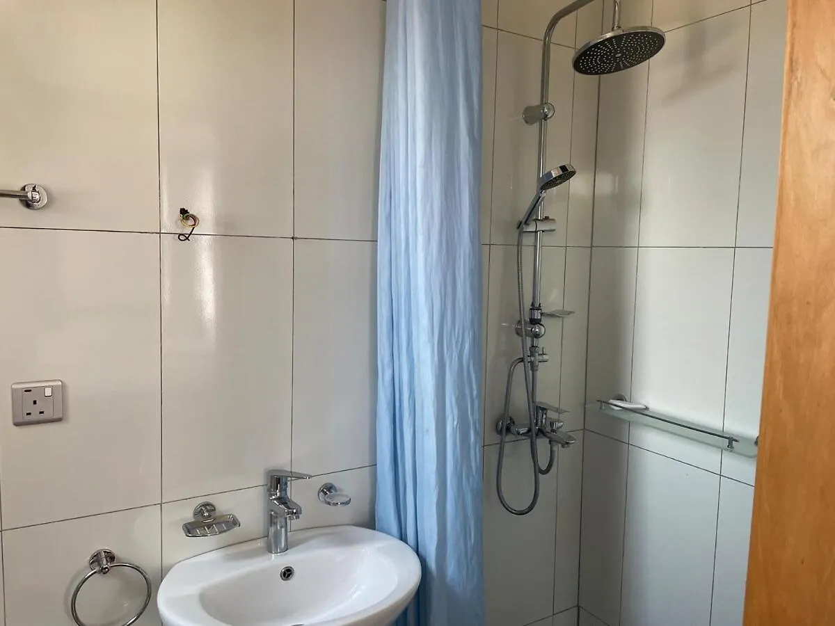 Lakefront Luxury Retreat Munyonyo Kampala 0*,