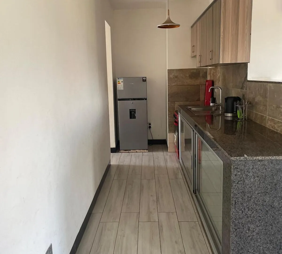 Lakefront Luxury Retreat Munyonyo Kampala Lägenhet